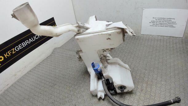 Foto: SCHEIBENWASCHBEHÄLTER ( SWR ) eines Peugeot 407 HDi 205 Bi-Turbo Automatik