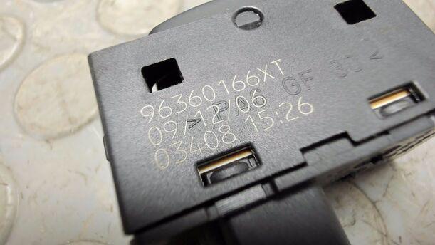 Foto: FENSTERHEBERSCHALTER eines Peugeot 407 HDi 205 Bi-Turbo Automatik