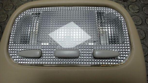 Foto: INNENBELEUCHTUNG eines Peugeot 407 HDi 205 Bi-Turbo Automatik