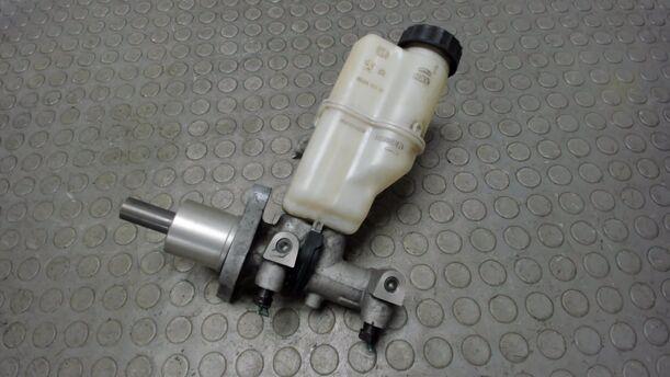 Foto: HAUPTBREMSZYLINDER eines Peugeot 407 HDi 205 Bi-Turbo Automatik
