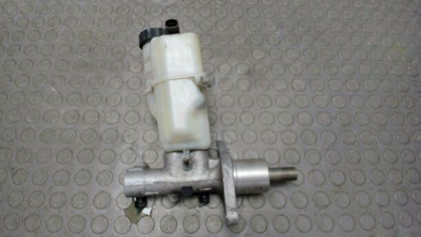 Foto: HAUPTBREMSZYLINDER eines Peugeot 407 HDi 205 Bi-Turbo Automatik