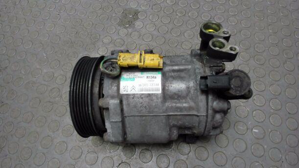 Foto: KLIMAKOMPRESSOR eines Peugeot 407 HDi 205 Bi-Turbo Automatik