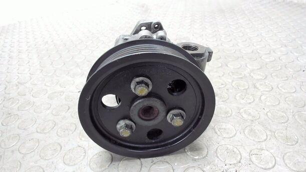 Foto: PUMPE SERVOLENKUNG eines Peugeot 407 HDi 205 Bi-Turbo Automatik