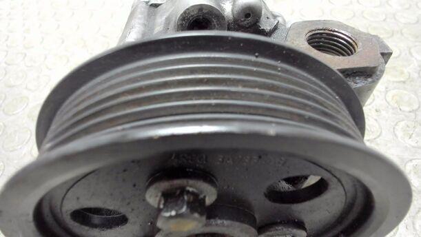 Foto: PUMPE SERVOLENKUNG eines Peugeot 407 HDi 205 Bi-Turbo Automatik