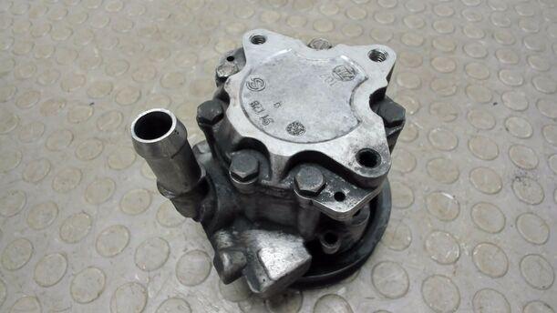 Foto: PUMPE SERVOLENKUNG eines Peugeot 407 HDi 205 Bi-Turbo Automatik