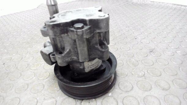 Foto: PUMPE SERVOLENKUNG eines Peugeot 407 HDi 205 Bi-Turbo Automatik