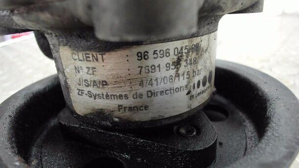 Foto: PUMPE SERVOLENKUNG eines Peugeot 407 HDi 205 Bi-Turbo Automatik