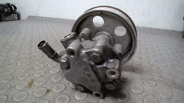 Foto: PUMPE SERVOLENKUNG/ SERVOPUMPE eines Audi A4 1.6 CLX (LX)