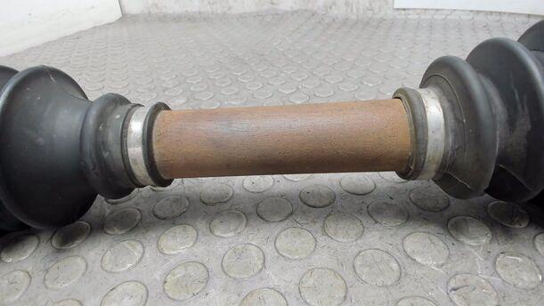 Foto: ANTRIEBSWELLE LINKS eines Peugeot 407 HDi 205 Bi-Turbo Automatik CLX (LX)