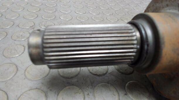 Foto: ANTRIEBSWELLE LINKS eines Peugeot 407 HDi 205 Bi-Turbo Automatik CLX (LX)