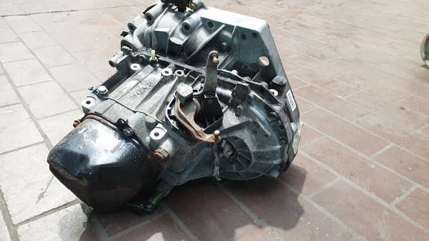 Foto: SCHALTGETRIEBE 5-GANG eines Nissan Almera 1.5 dCi XL