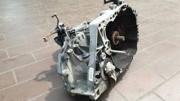 Foto: SCHALTGETRIEBE 5-GANG eines Nissan Almera 1.5 dCi XL