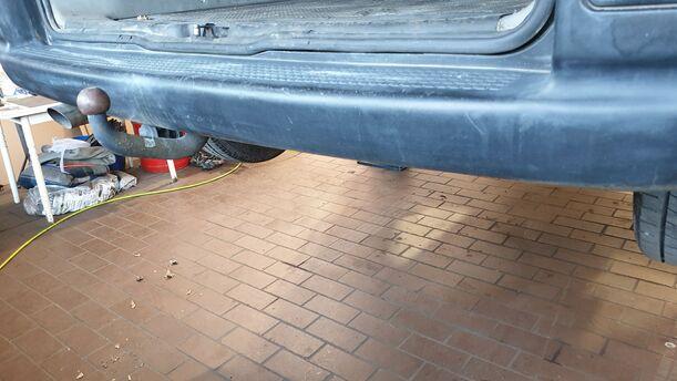 Foto: STOSSFÄNGER / STOßSTANGE HINTEN eines VW Multivan T4 CLX (LX)