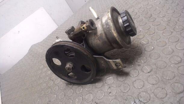 Foto: SERVOPUMPE / LENKGETRIEBEPUMPE eines Toyota Corolla 1.6 Si