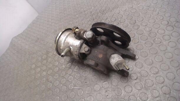 Foto: SERVOPUMPE / LENKGETRIEBEPUMPE eines Toyota Corolla 1.6 Si