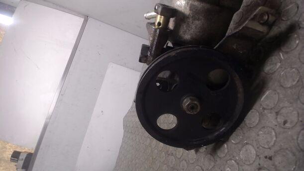 Foto: SERVOPUMPE / LENKGETRIEBEPUMPE eines Toyota Corolla 1.6 Si