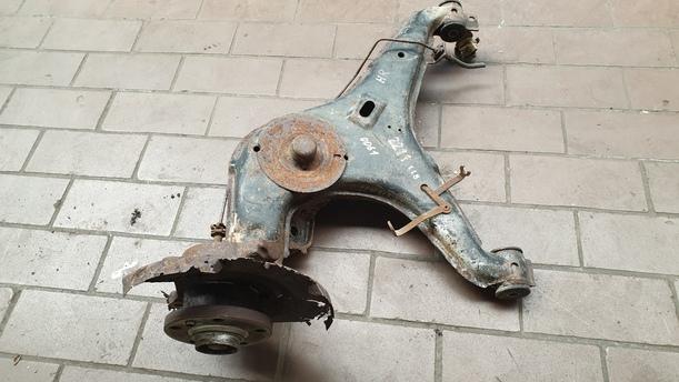 Foto: QUERLENKER HINTEN RECHTS eines VW Multivan T4 Si