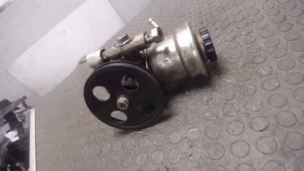Foto: SERVOPUMPE / LENKGETRIEBEPUMPE eines Toyota Corolla 1.6 Si