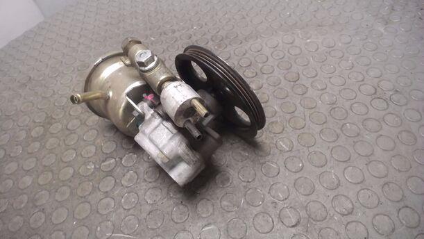 Foto: SERVOPUMPE / LENKGETRIEBEPUMPE eines Toyota Corolla 1.6 Si