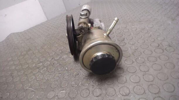 Foto: SERVOPUMPE / LENKGETRIEBEPUMPE eines Toyota Corolla 1.6 Si