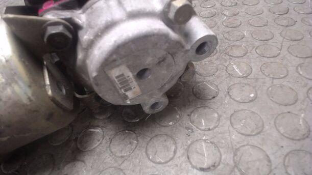 Foto: SERVOPUMPE / LENKGETRIEBEPUMPE eines Toyota Corolla 1.6 Si