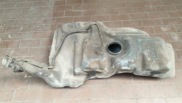 Foto: KRAFTSTOFFTANK ( BENZIN ) eines VW Multivan T4 CLX (LX)