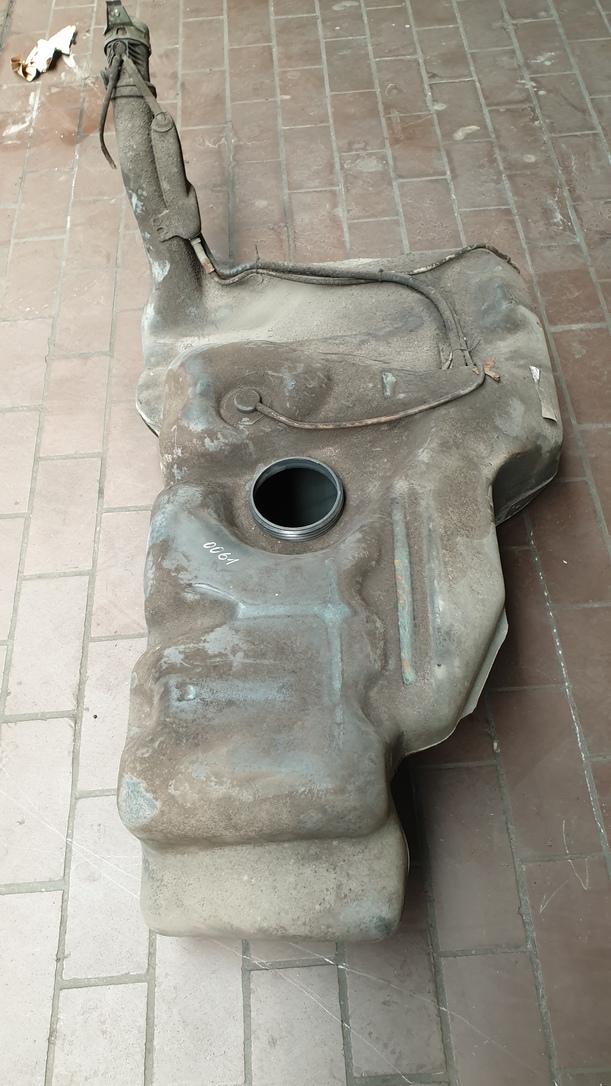 Foto: KRAFTSTOFFTANK ( BENZIN ) eines VW Multivan T4 CLX (LX)
