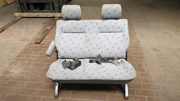 Foto: SITZREIHE 2TE REIHE / SITZE eines VW Multivan T4 CLX (LX)