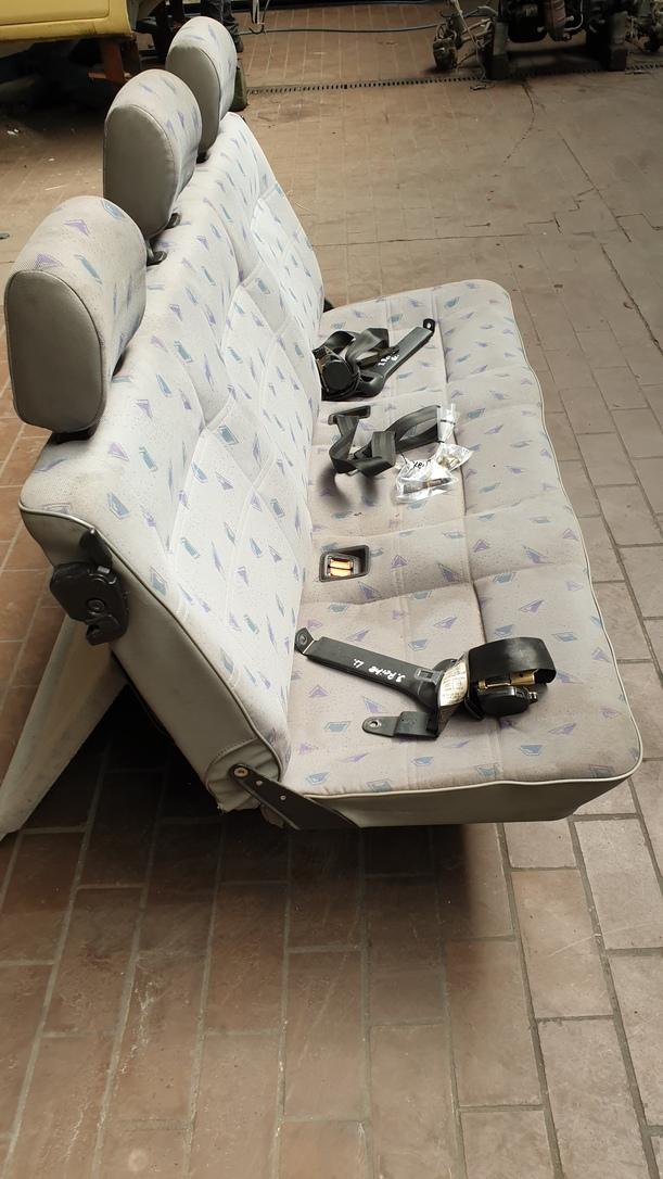 Foto: SITZREIHE 3TE REIHE / SITZE eines VW Multivan T4 CLX (LX)