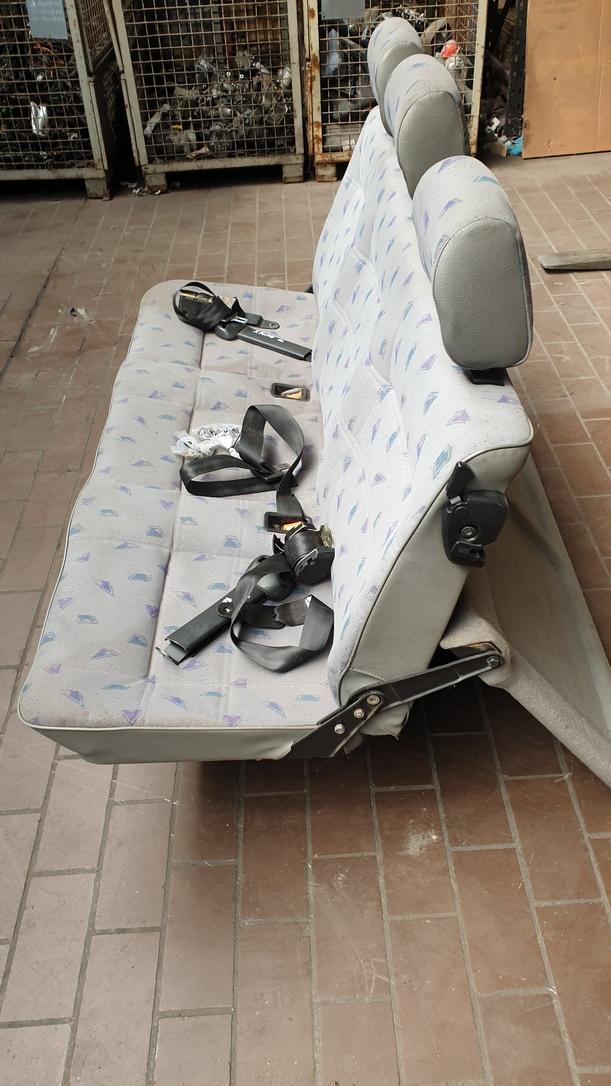 Foto: SITZREIHE 3TE REIHE / SITZE eines VW Multivan T4 CLX (LX)