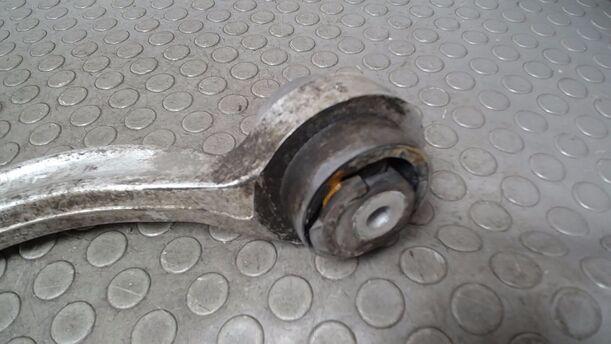 Foto: QUERLENKER UNTEN HINTEN LINKS eines Audi A4 1.6 CLX (LX)