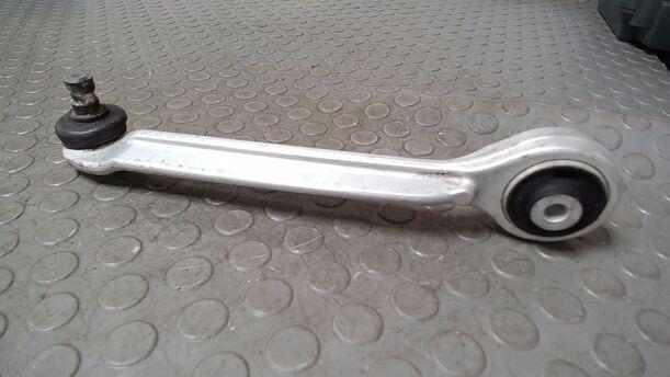 Foto: QUERLENKER OBEN VORN LINKS eines Audi A4 1.6 Si