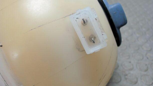 Foto: AUSGLEICHSBEHÄLTER eines VW Multivan T4 Si