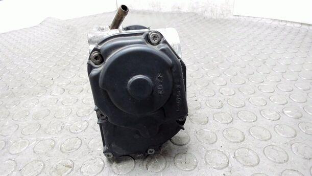 Foto: DROSSELKLAPPENSTUTZEN eines VW Multivan T4 Si