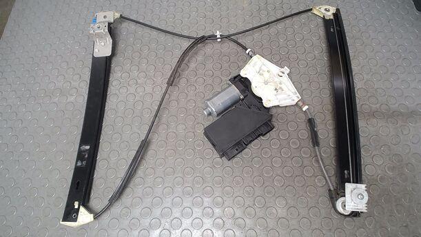 Foto: FENSTERHEBER ELEKTRISCH VORN RECHTS ( 4/5 TÜRER ) eines Audi A4 1.6 Si