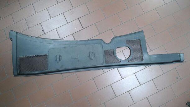 Foto: ABDECKUNG WASSERKASTEN eines Audi A4 1.6 Si