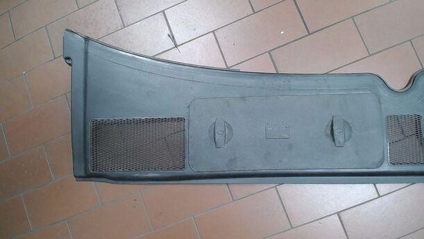 Foto: ABDECKUNG WASSERKASTEN eines Audi A4 1.6 Si