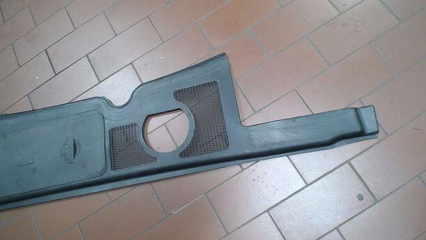 Foto: ABDECKUNG WASSERKASTEN eines Audi A4 1.6 Si