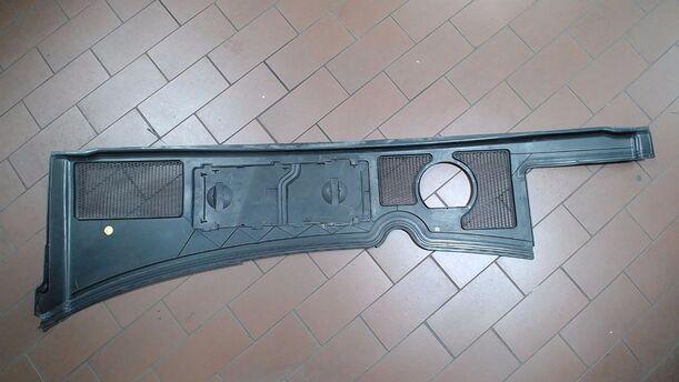 Foto: ABDECKUNG WASSERKASTEN eines Audi A4 1.6 Si
