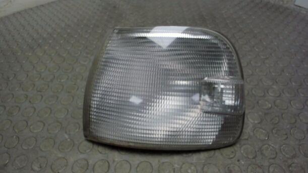 Foto: BLINKER VORNE LINKS eines VW Multivan T4 Si