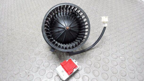Foto: HEIZUNGSGEBLÄSE eines VW Multivan T4 Si