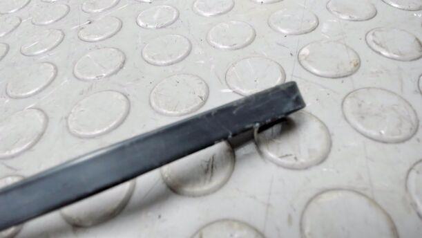 Foto: SCHEIBENWISCHERARM HINTEN eines VW Multivan T4 Si