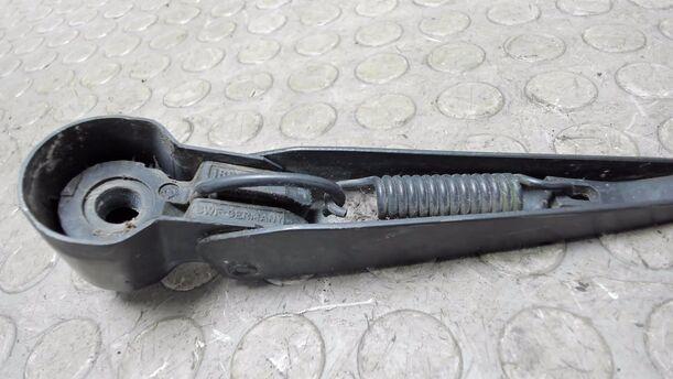 Foto: SCHEIBENWISCHERARM HINTEN eines VW Multivan T4 Si