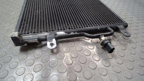 Foto: KONDENSATOR KLIMAANLAGE eines Audi A4 1.6 Si