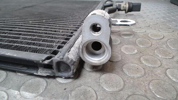 Foto: KONDENSATOR KLIMAANLAGE eines Audi A4 1.6 Si