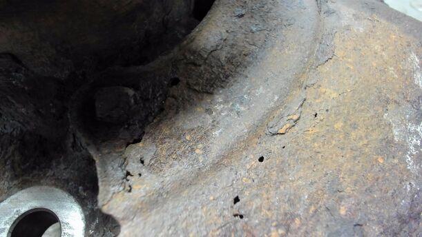 Foto: ACHSSCHENKEL VORNE LINKS eines VW Multivan T4 Si