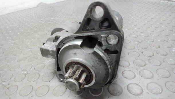 Foto: ANLASSER / STARTER eines VW Multivan T4 Si