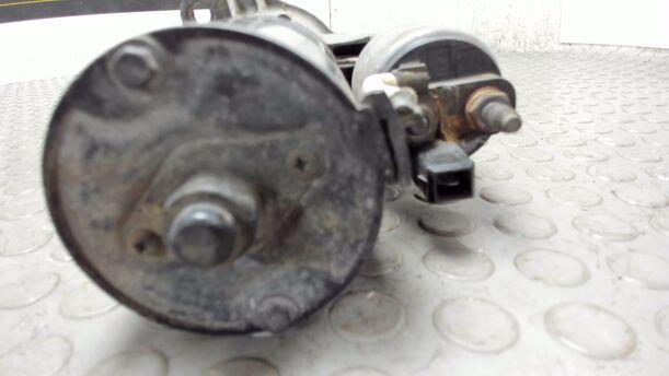 Foto: ANLASSER / STARTER eines VW Multivan T4 Si