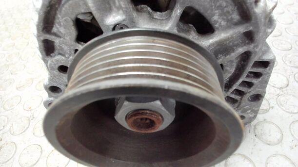 Foto: LICHTMASCHINE / GEENRATOR ( 90A ) eines VW Multivan T4 Si