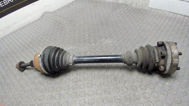 Foto: ANTRIEBSWELLE VORNE LINKS eines VW Multivan T4 Si